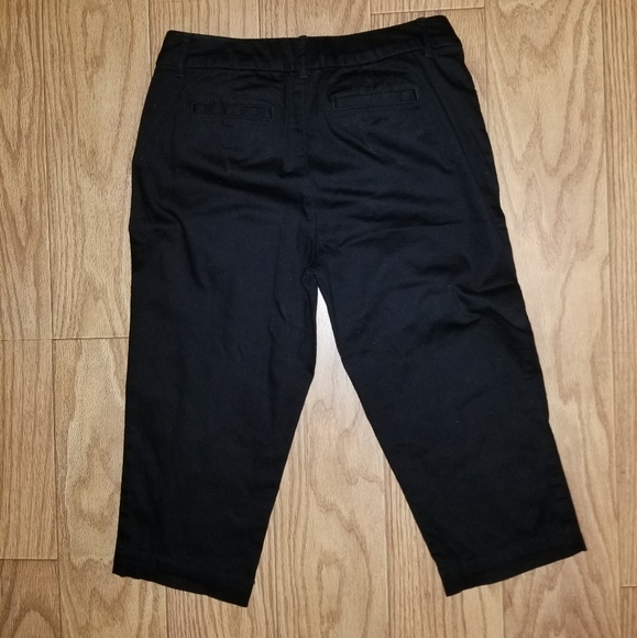 *NWOT*St. John's Bay Capris - Picture 2 of 4